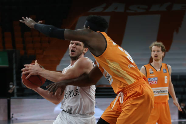 出了巨大的 出了巨大的